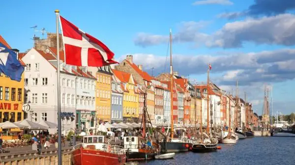 الدنمارك تعتذر رسمياً من الجزائر بعد حادثة حرق المصحف الشريف